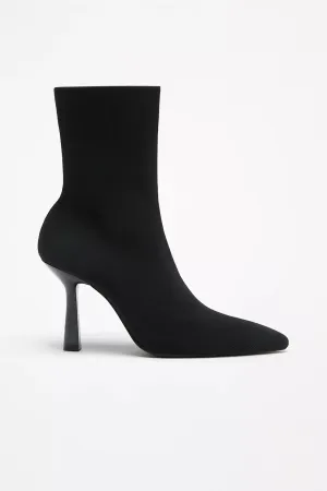 High heeled stretch boots